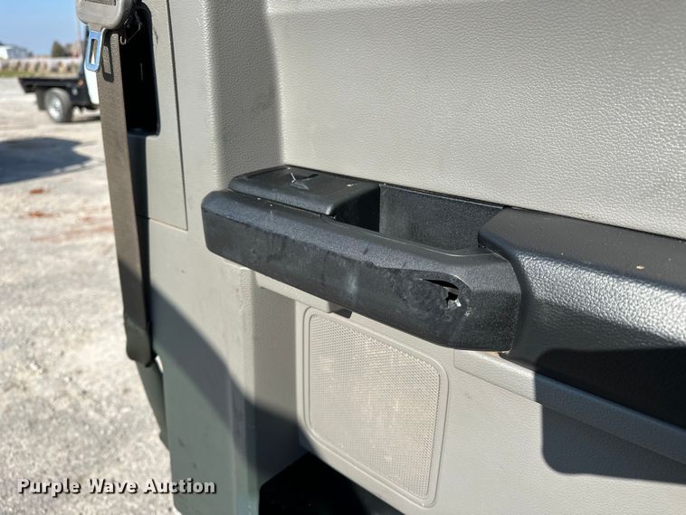 image for item EE4452 2017 Ford F550 SuperCab flatbed truck