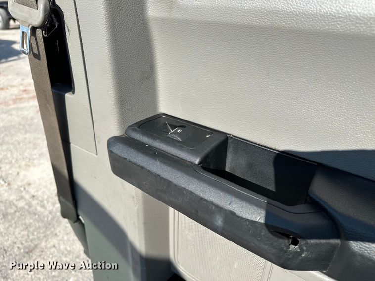 image for item EE4452 2017 Ford F550 SuperCab flatbed truck