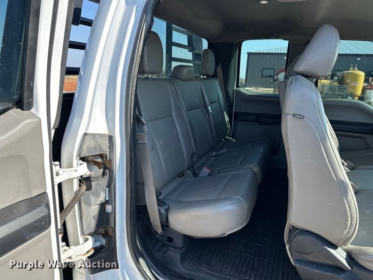 image for item EE4452 2017 Ford F550 SuperCab flatbed truck