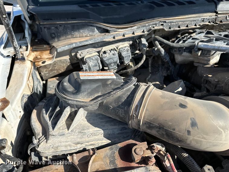 image for item EE4452 2017 Ford F550 SuperCab flatbed truck