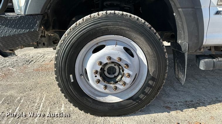 image for item EE4452 2017 Ford F550 SuperCab flatbed truck