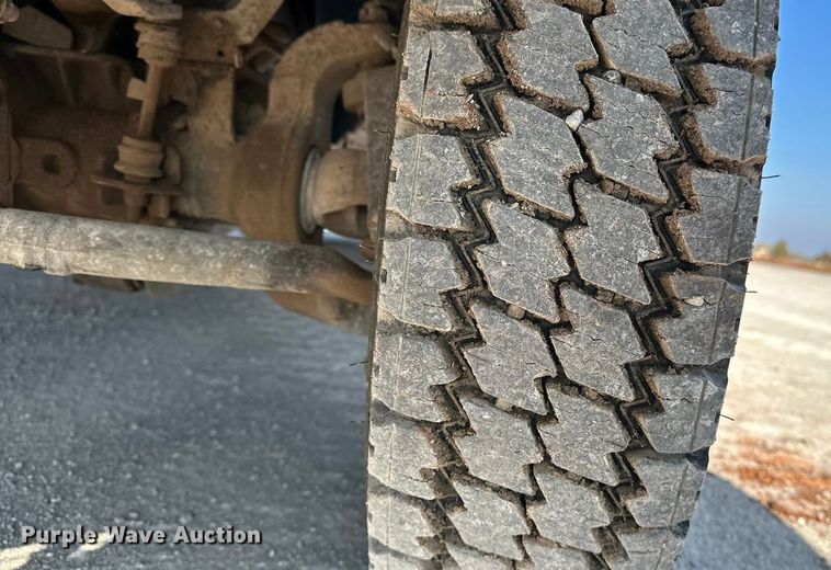 image for item EE4452 2017 Ford F550 SuperCab flatbed truck