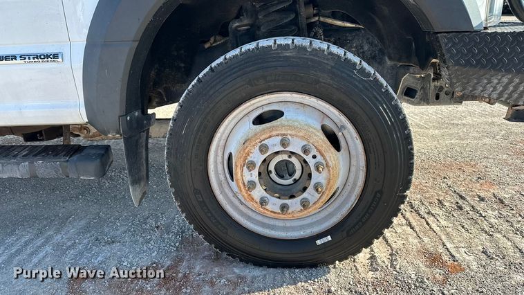 image for item EE4452 2017 Ford F550 SuperCab flatbed truck