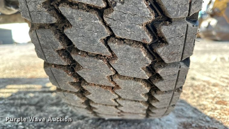 image for item EE4452 2017 Ford F550 SuperCab flatbed truck