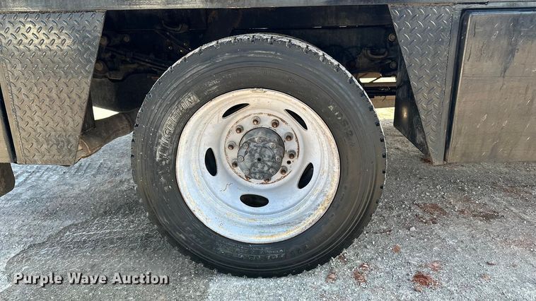 image for item EE4452 2017 Ford F550 SuperCab flatbed truck