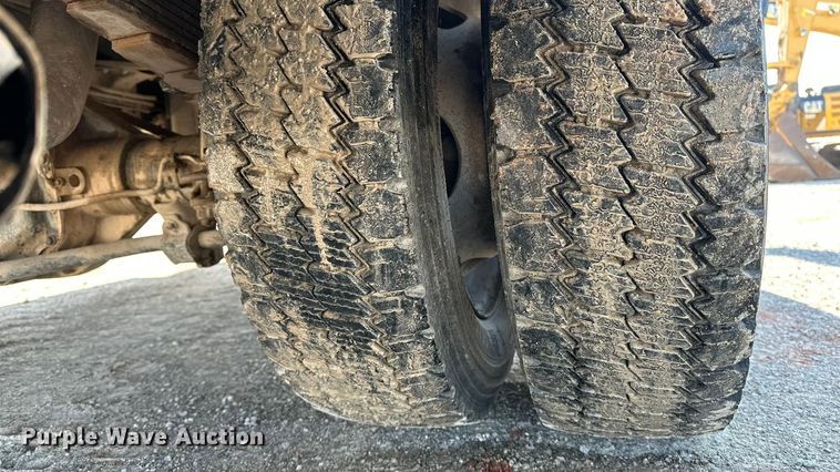 image for item EE4452 2017 Ford F550 SuperCab flatbed truck