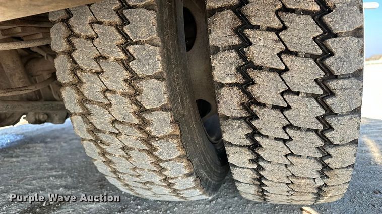 image for item EE4452 2017 Ford F550 SuperCab flatbed truck