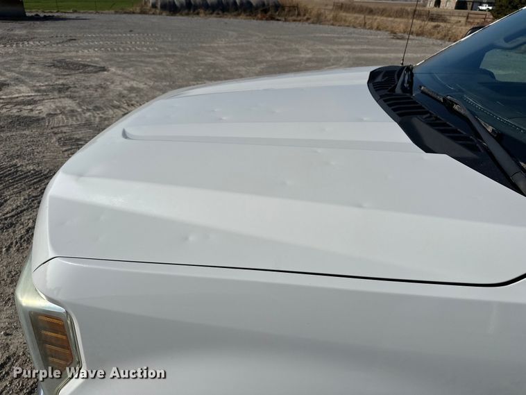 image for item EE4453 2018 Ford F250 Super Duty Crew Cab flatbed pickup truck