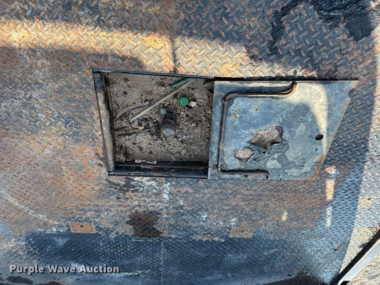 image for item EE4453 2018 Ford F250 Super Duty Crew Cab flatbed pickup truck