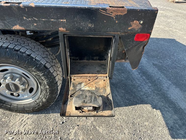 image for item EE4453 2018 Ford F250 Super Duty Crew Cab flatbed pickup truck