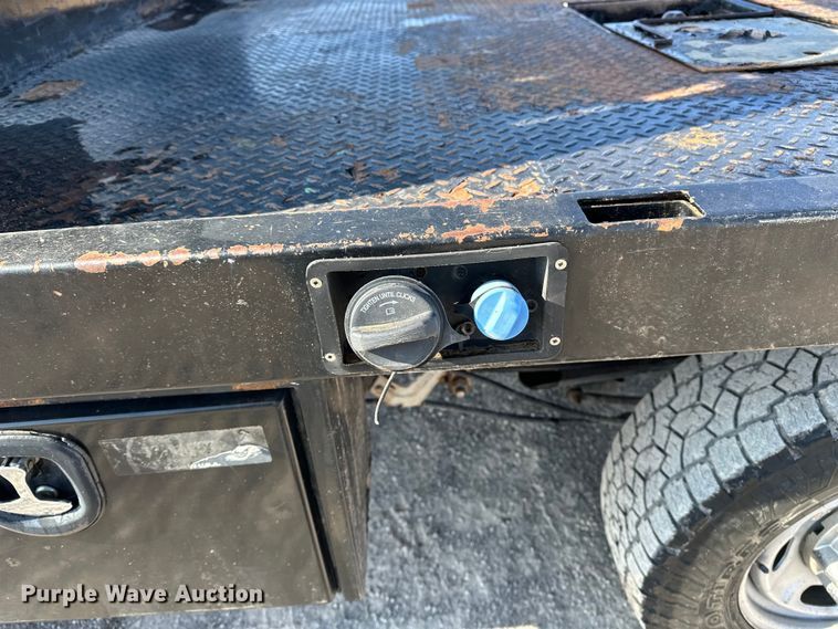 image for item EE4453 2018 Ford F250 Super Duty Crew Cab flatbed pickup truck