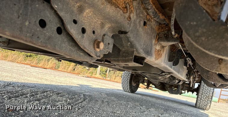 image for item EE4453 2018 Ford F250 Super Duty Crew Cab flatbed pickup truck