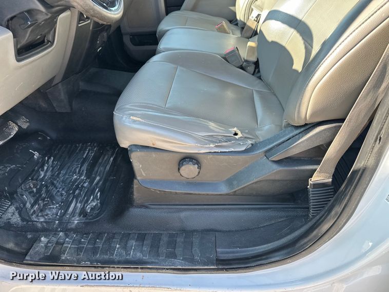 image for item EE4453 2018 Ford F250 Super Duty Crew Cab flatbed pickup truck