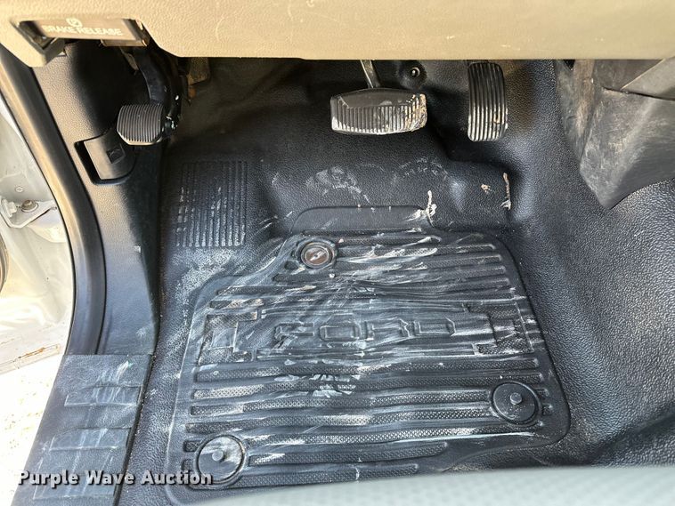 image for item EE4453 2018 Ford F250 Super Duty Crew Cab flatbed pickup truck