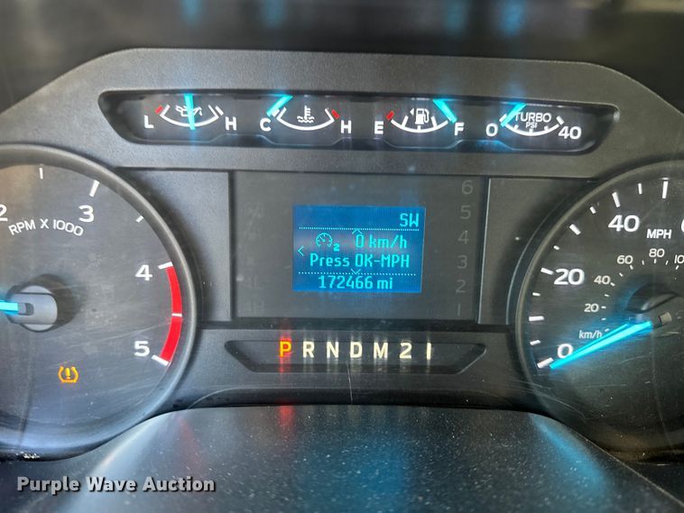 image for item EE4453 2018 Ford F250 Super Duty Crew Cab flatbed pickup truck