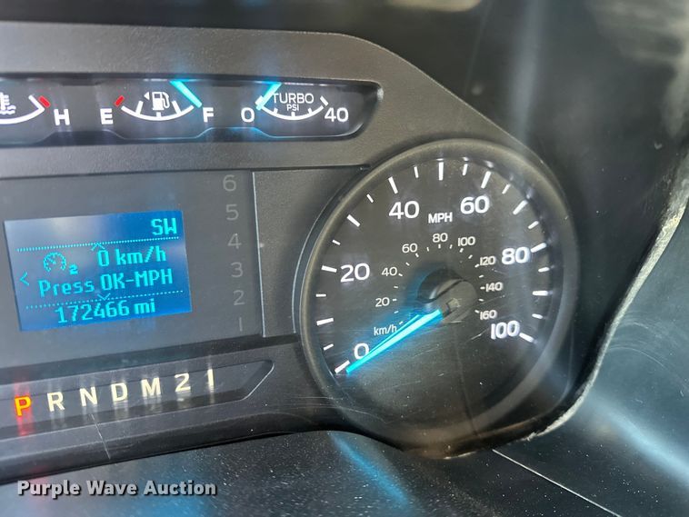 image for item EE4453 2018 Ford F250 Super Duty Crew Cab flatbed pickup truck