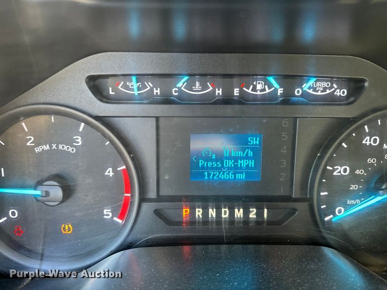 image for item EE4453 2018 Ford F250 Super Duty Crew Cab flatbed pickup truck