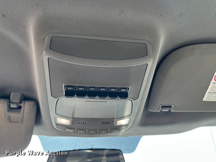 image for item EE4453 2018 Ford F250 Super Duty Crew Cab flatbed pickup truck