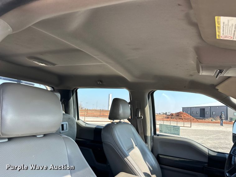 image for item EE4453 2018 Ford F250 Super Duty Crew Cab flatbed pickup truck