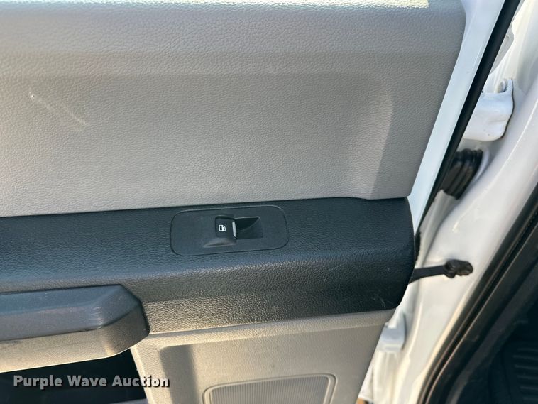 image for item EE4453 2018 Ford F250 Super Duty Crew Cab flatbed pickup truck