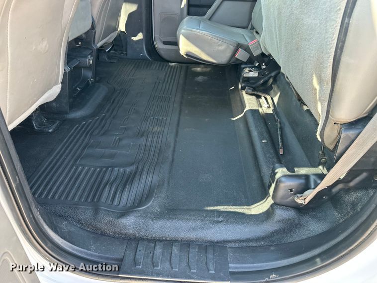 image for item EE4453 2018 Ford F250 Super Duty Crew Cab flatbed pickup truck