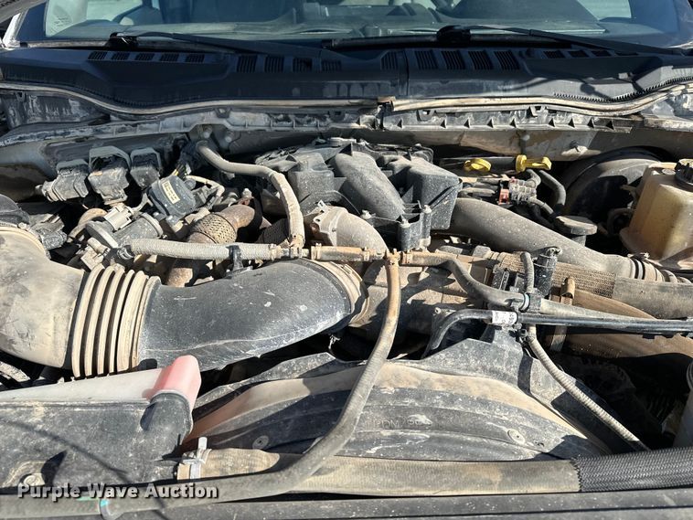 image for item EE4453 2018 Ford F250 Super Duty Crew Cab flatbed pickup truck