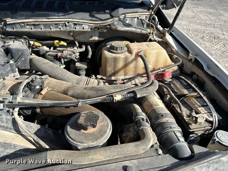 image for item EE4453 2018 Ford F250 Super Duty Crew Cab flatbed pickup truck