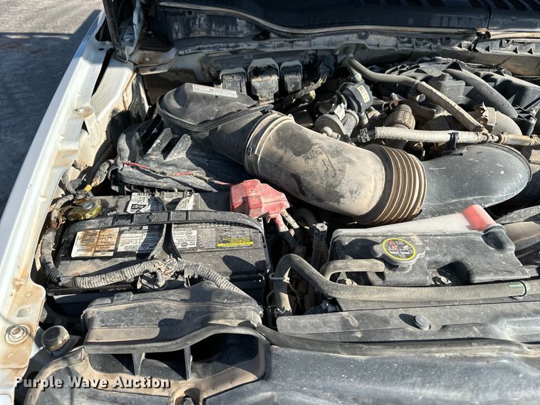 image for item EE4453 2018 Ford F250 Super Duty Crew Cab flatbed pickup truck