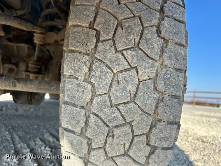 image for item EE4453 2018 Ford F250 Super Duty Crew Cab flatbed pickup truck