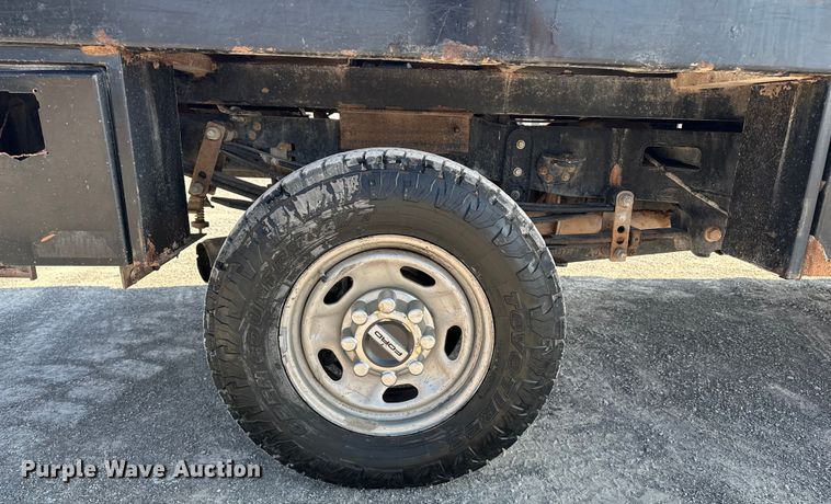 image for item EE4453 2018 Ford F250 Super Duty Crew Cab flatbed pickup truck