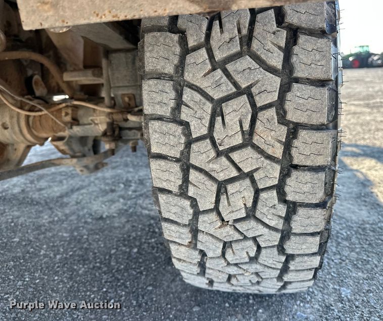 image for item EE4453 2018 Ford F250 Super Duty Crew Cab flatbed pickup truck