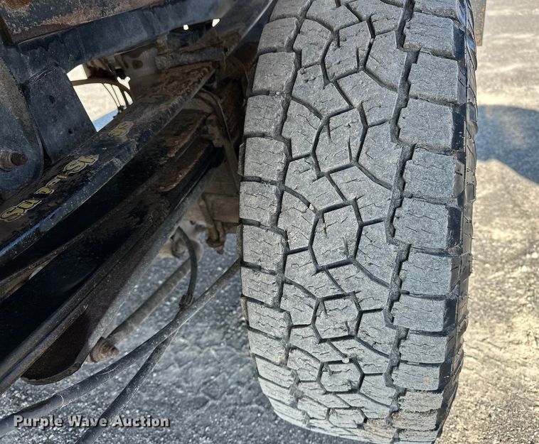 image for item EE4453 2018 Ford F250 Super Duty Crew Cab flatbed pickup truck