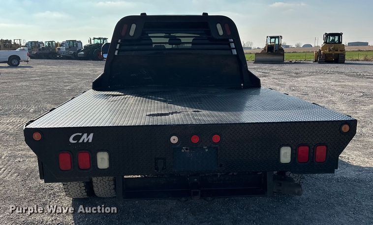 image for item EE4467 2022 Ford F350 Super Duty  Crew Cab flatbed pickup truck