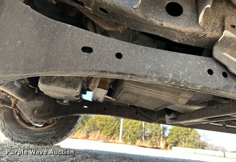 image for item EE4467 2022 Ford F350 Super Duty  Crew Cab flatbed pickup truck