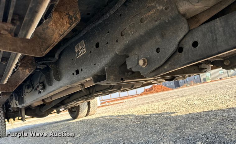 image for item EE4467 2022 Ford F350 Super Duty  Crew Cab flatbed pickup truck