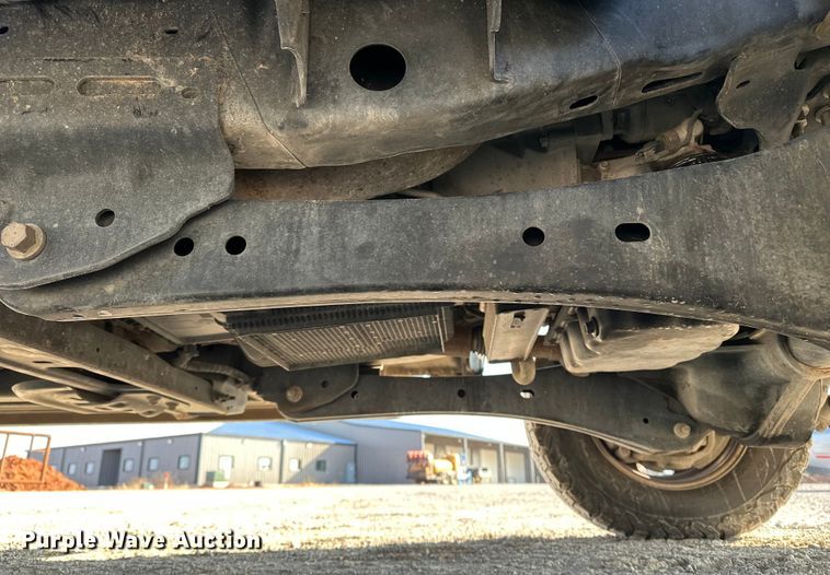 image for item EE4467 2022 Ford F350 Super Duty  Crew Cab flatbed pickup truck