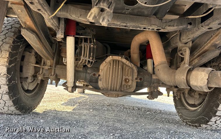 image for item EE4467 2022 Ford F350 Super Duty  Crew Cab flatbed pickup truck