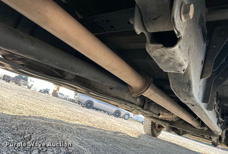 image for item EE4467 2022 Ford F350 Super Duty  Crew Cab flatbed pickup truck