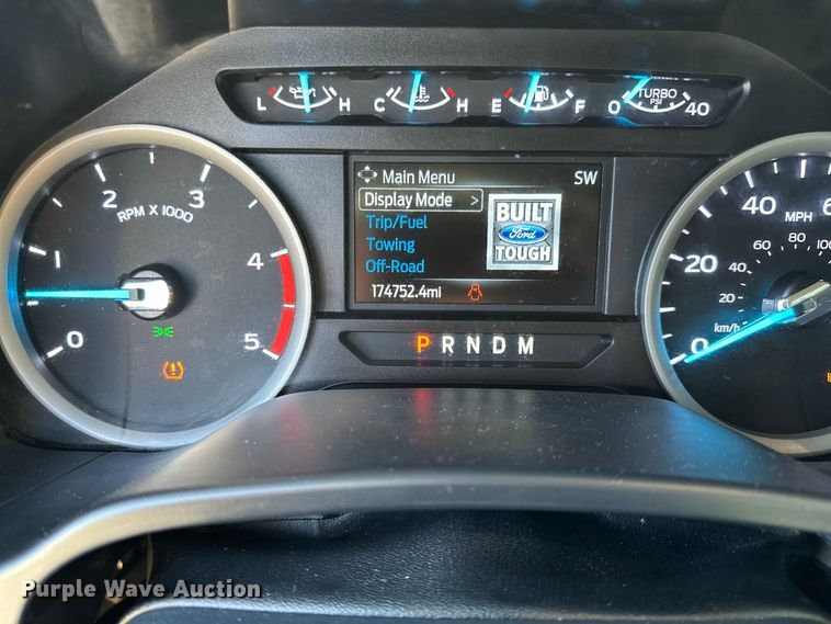 image for item EE4467 2022 Ford F350 Super Duty  Crew Cab flatbed pickup truck