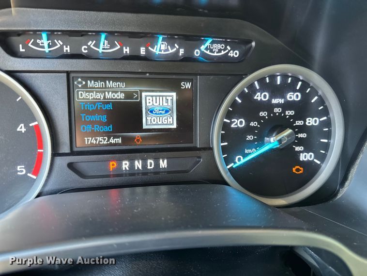 image for item EE4467 2022 Ford F350 Super Duty  Crew Cab flatbed pickup truck