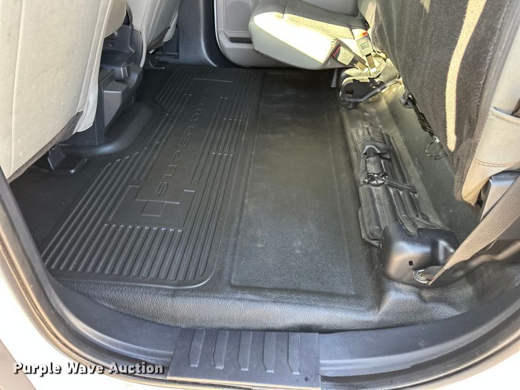 image for item EE4467 2022 Ford F350 Super Duty  Crew Cab flatbed pickup truck