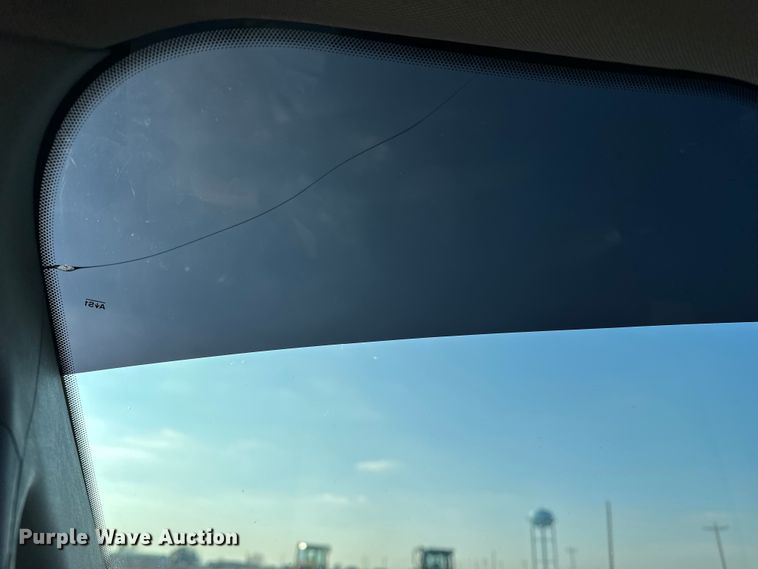 image for item EE4467 2022 Ford F350 Super Duty  Crew Cab flatbed pickup truck