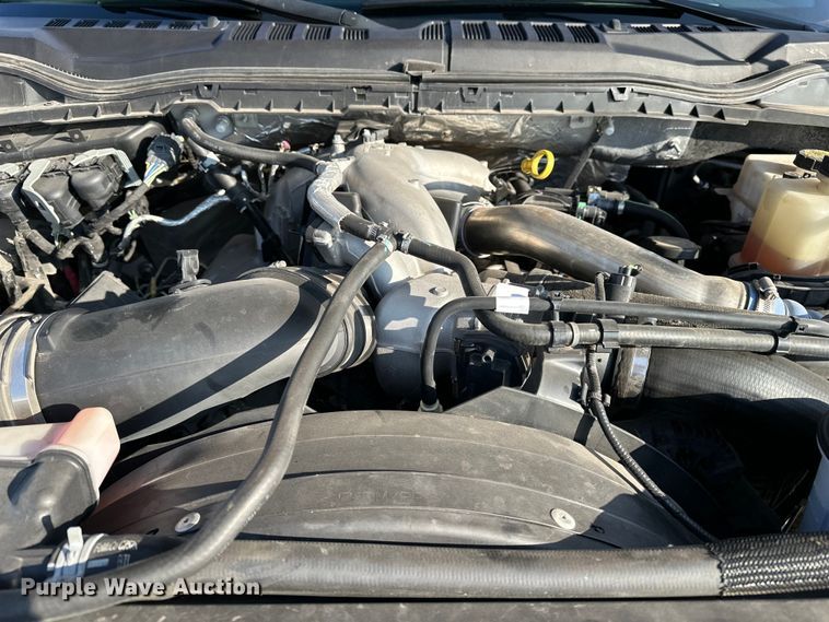 image for item EE4467 2022 Ford F350 Super Duty  Crew Cab flatbed pickup truck