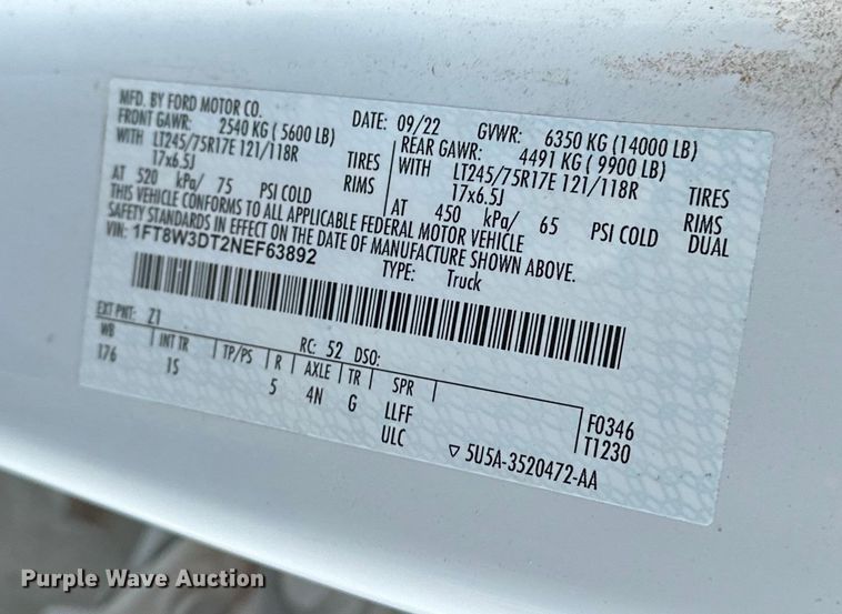 image for item EE4467 2022 Ford F350 Super Duty  Crew Cab flatbed pickup truck