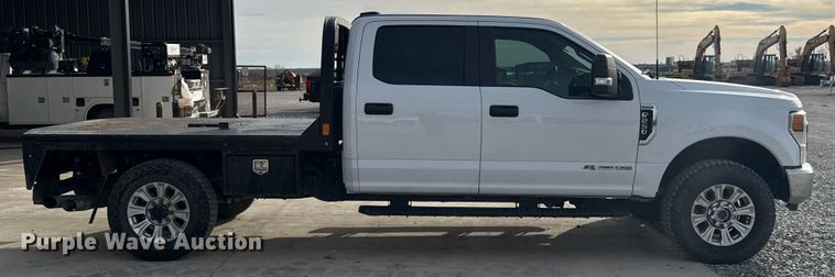 image for item EE4471 2022 Ford F250 Super Duty Crew Cab flatbed pickup truck