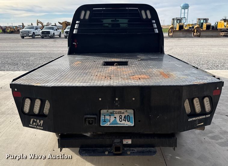 image for item EE4471 2022 Ford F250 Super Duty Crew Cab flatbed pickup truck