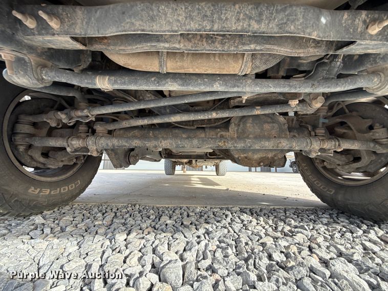 image for item EE4471 2022 Ford F250 Super Duty Crew Cab flatbed pickup truck