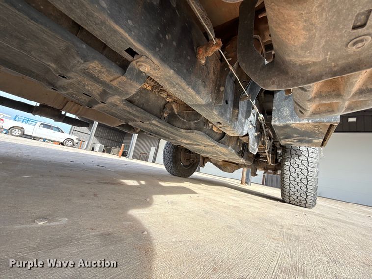 image for item EE4471 2022 Ford F250 Super Duty Crew Cab flatbed pickup truck