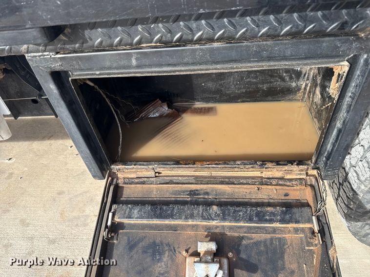 image for item EE4471 2022 Ford F250 Super Duty Crew Cab flatbed pickup truck