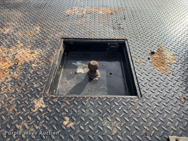 image for item EE4471 2022 Ford F250 Super Duty Crew Cab flatbed pickup truck